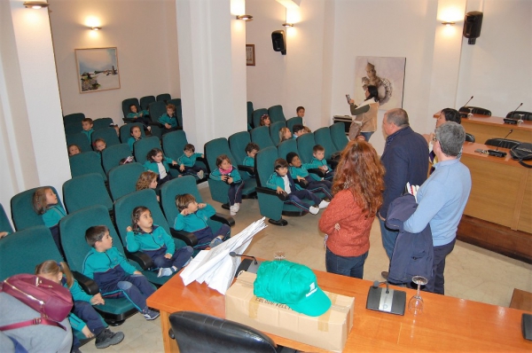 Escolares del colegio Casa de la Virgen de Palmones realizan una visita al Ayuntamiento de Los Barrios