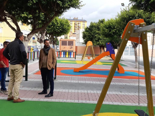 El alcalde ha visitado otros dos parques infantiles terminados incluidos en el proyecto de renovación de este tipo de instalaciones