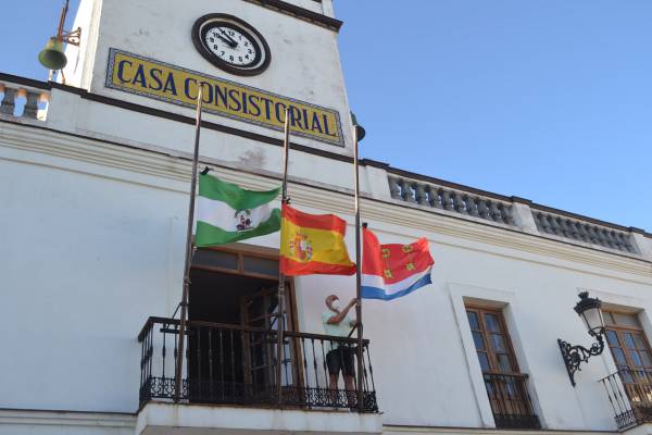 Banderas a media asta en la Casa Consistorial y el Castillo de Tarifa