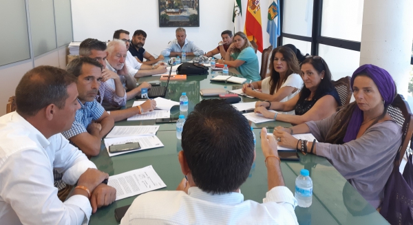 El equipo de gobierno de La Línea celebra una jornada de formación sobre prácticas de contratación y tramitación administrativa