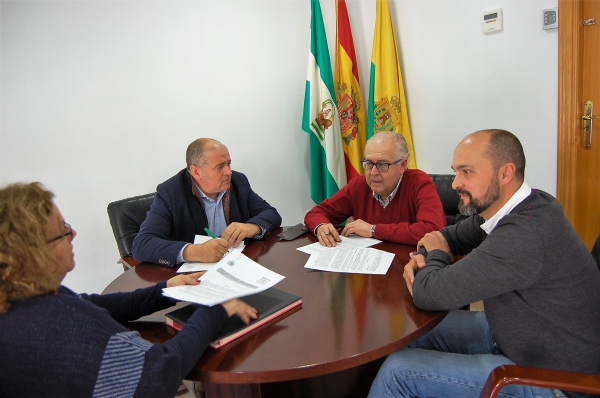 El Ayuntamiento de Los Barrios y la Peña La Tagarnina firman el convenio para la celebración de la XXIX Tagarninada Popular el próximo 2 de marzo