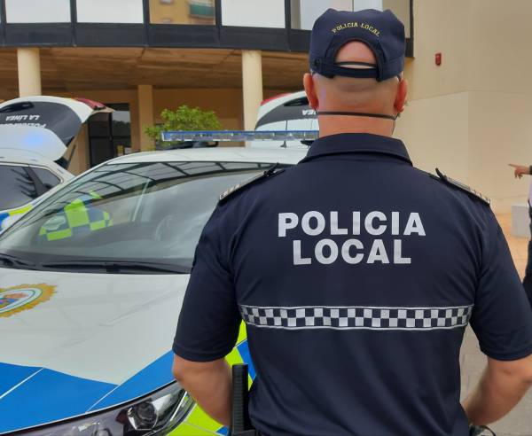 La Policía Local de La Línea detuvo a un hombre por escupir e insultar a los viandantes que le recriminaron no llevar mascarilla