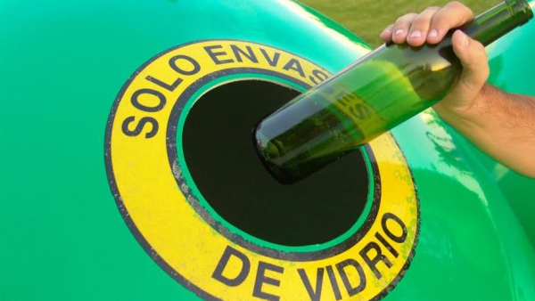 Mancomunidad, ARCGISA y Ecovidrio ponen en marcha la campaña “Toma Nota, Recicla Vidrio” en Tarifa