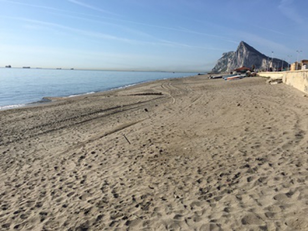 El Ayuntamiento saca a licitación la instalación de un nuevo chiringuito en la playa de levante