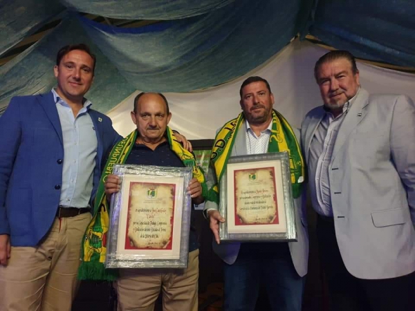 La Unión Deportiva Los Barrios rinde homenaje a dos históricos del balompié barreño