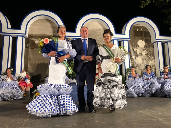 Arranca la Feria de Los Cortijillos con un bonito acto de coronación y el colorido de la cabalgata