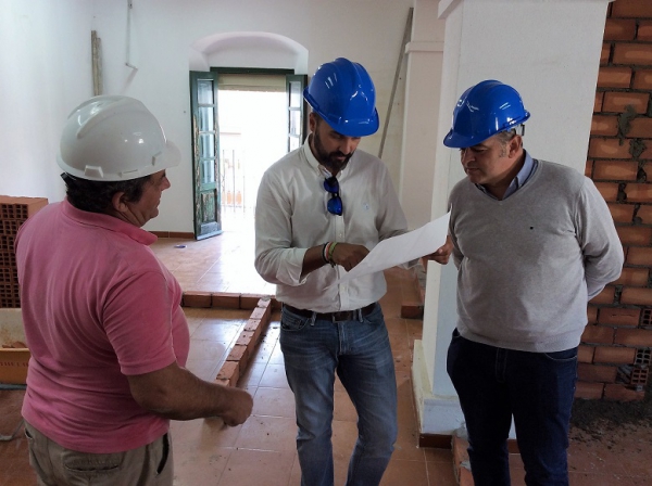 La obra de reforma del edificio del Ayuntamiento de Los Barrios crea oficinas individuales para los grupos políticos de la Corporación