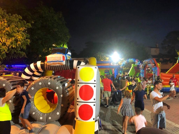 Celebrada con éxito la primera de las fiestas infantiles del verano en la Plaza del Mar de Palmones