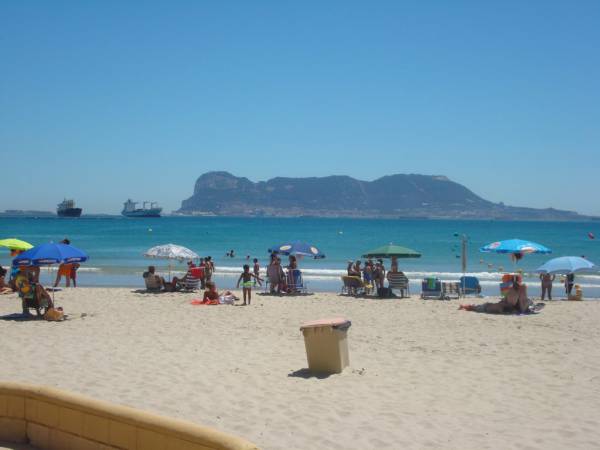 CCOO valora positivamente el refuerzo del servicio de playas en Algeciras