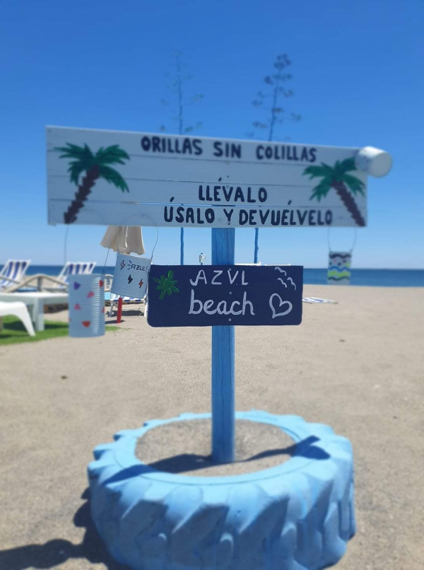 El Chiringuito Azul Beach Club se suma a la iniciativa &quot;Orillas sin colillas&quot; promovida por Verdemar Ecologistas en Acción