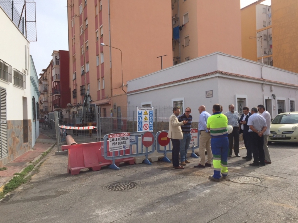 Iniciadas las obras de sustitución de la red de saneamiento en la calle Málaga que solucionarán problemas de alcantarillado del entorno