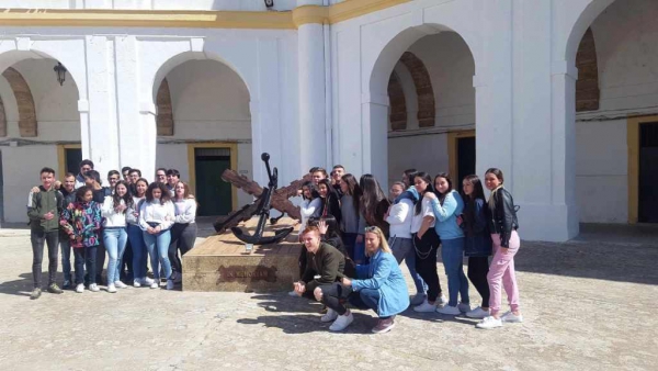 Visita de alumnos de los colegios Sagrado Corazón y Juan Pablo II-San Pedro a las instalaciones del Tercio de la Armada en San Fernando