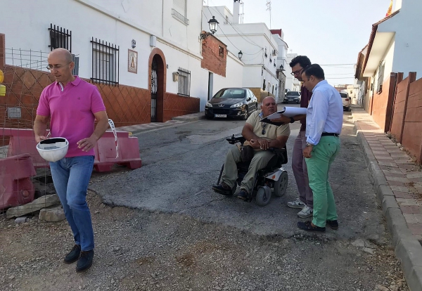 El delegado de Urbanismo supervisa la accesibilidad de las obras del nuevo acceso vial a El Palmarillo