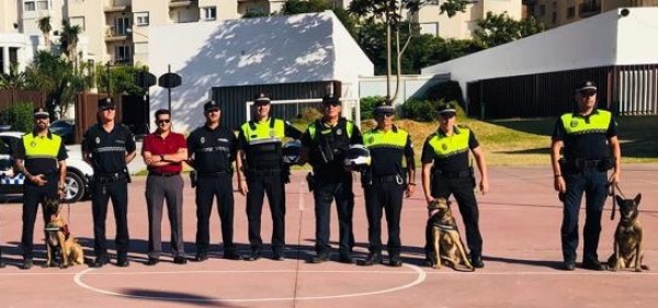 La Policía Local de La Línea participa en Los Barrios en un curso sobre guías caninos y perros detectores de drogas