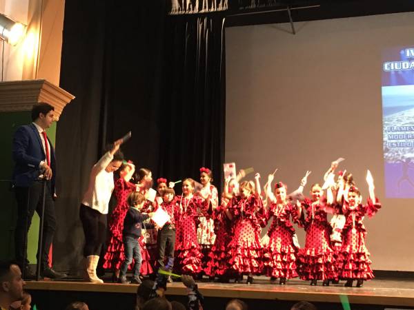 Pérez Cumbre felicita a la Asociación Cultural Flamenca Barreña por clasificar tres grupos para la Final del  Concurso de Baile de La Línea