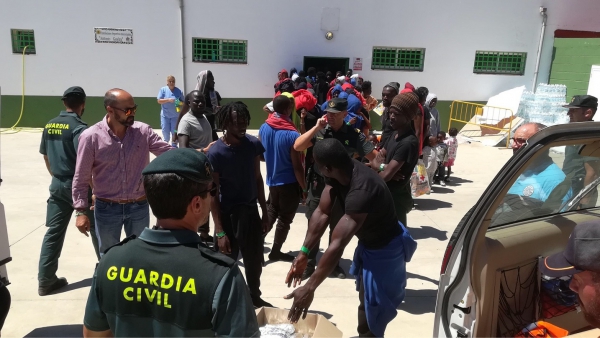 El Ayuntamiento de Los Barrios asiste y proporciona alimentos a más de 600 migrantes en Los Cortijillos