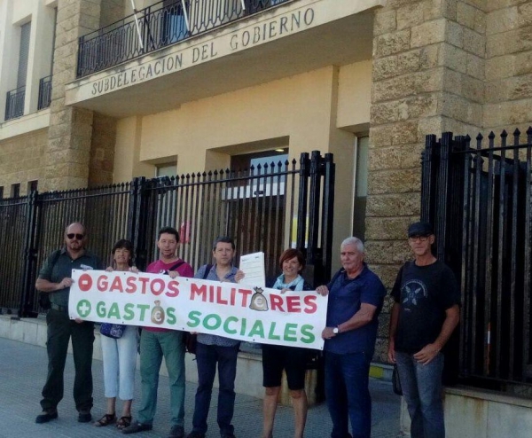 Plataforma Andaluza contra las bases militares entrega una carta al Presidente del Gobierno contra el aumento del presupuesto para gastos militares