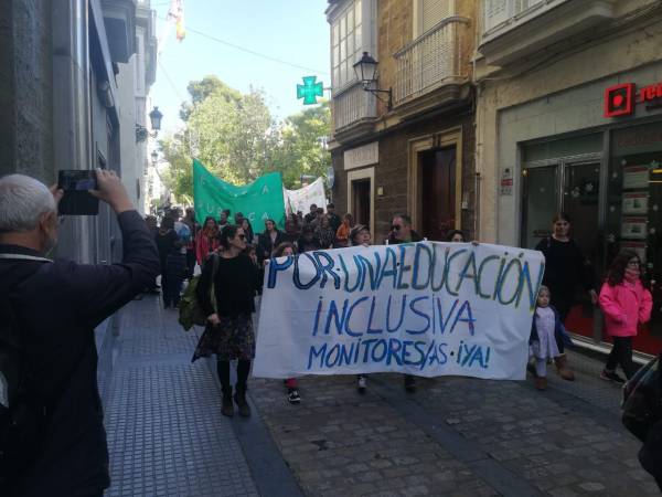 AMPAS, FLAMPA y Marea Verde de la provincia de Cádiz convocaron una manifestación el sábado 30 de noviembre por la falta de personal educativo en la Educación Especial