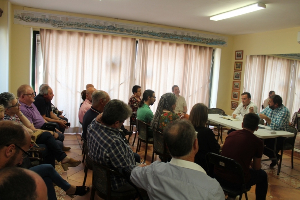 Las propuestas de Adelante Algeciras sobre gestión pública del agua generan un debate en la sede de Fapacsa