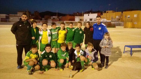 El Alevín B de la Unión Deportiva Los Barrios se proclama subcampeón del torneo navideño del CD Elcano.