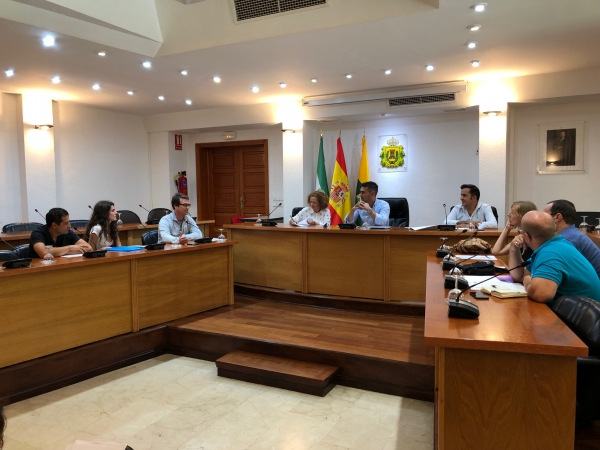 El concejal de Turismo de Los Barrios mantiene una reunión de trabajo con empresas del sector turístico