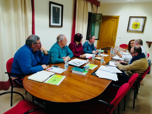 Romero traslada a los trabajadores municipales la situación actual de las negociaciones con los sindicatos sobre las medidas de ahorro y del gasto en el Ayuntamiento