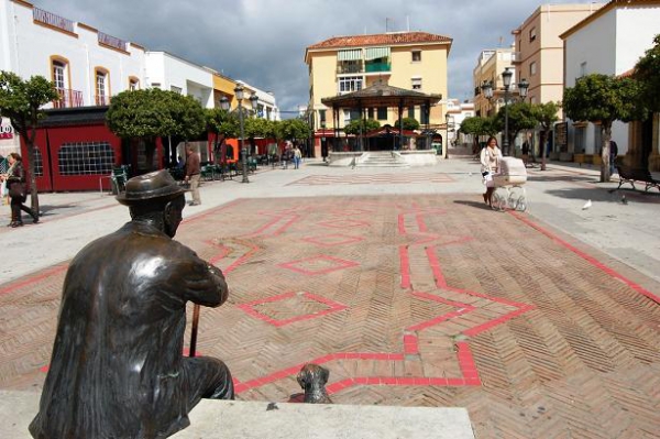 El Ayuntamiento de Los Barrios estudia colocar bolardos y maceteros en las principales calles del municipio