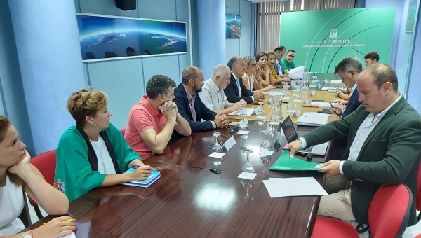 Helenio Fernández y Zuleica Molina asisten a una reunión con la Junta de Andalucía sobre Vivienda
