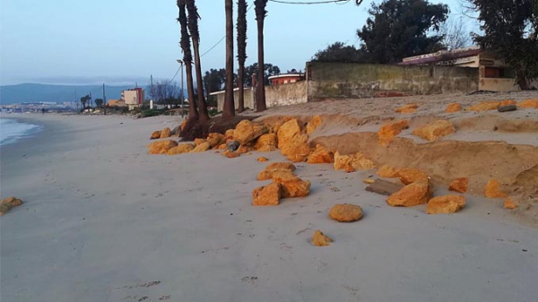 Gómez envía un escrito a Costas solicitando la regeneración de arena a la playa de Palmones tras el último temporal