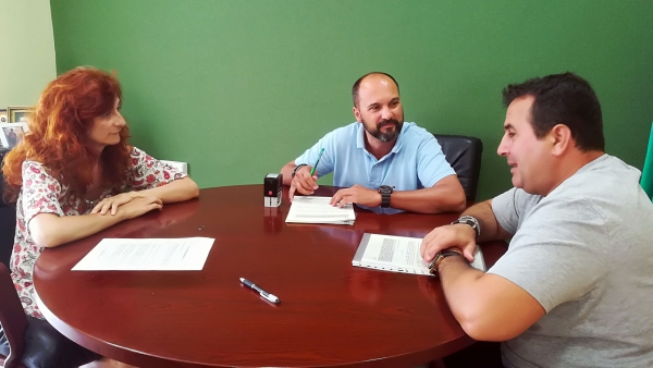 Ayuntamiento de Los Barrios firma con Aldea de Cucarrete la celebración de un encuentro de asociados el próximo 18 de agosto