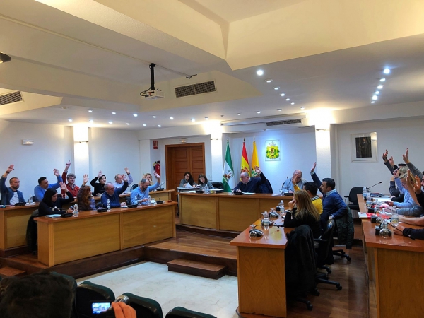 El Pleno aprueba por unanimidad las personas y entidades que serán reconocidas el Día de Andalucía