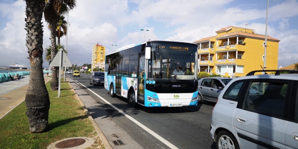 El autobús urbano incorpora tres nuevas paradas en la zona del Rocamar y La Colonia