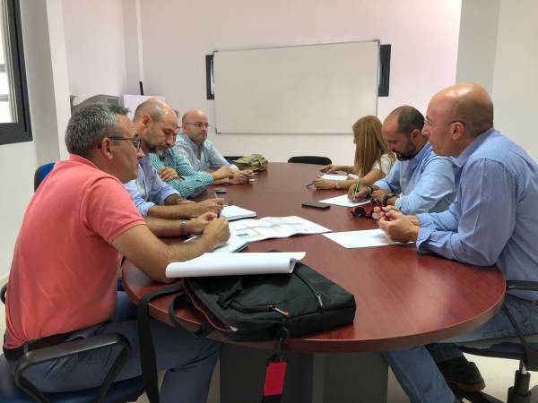 Alconchel y Gallego tratan con responsables de ADIF las tres obras que se acometen en la zona de Los Cortijillos y Puente Romano