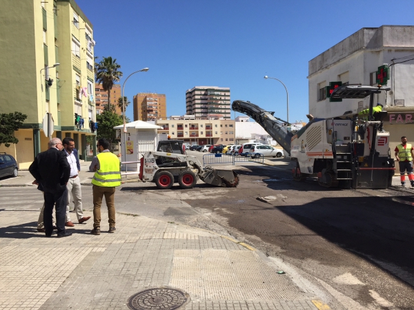 El alcalde visita el asfaltado del Junquillo y pide respeto a los trabajos municipales