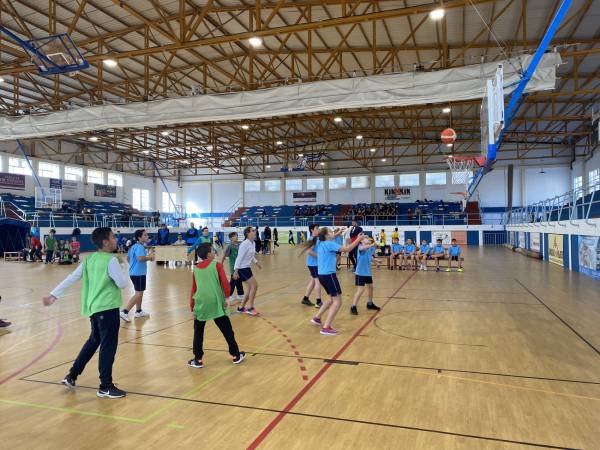 250 escolares de La Línea han participado en la Liga Escolar de Baloncesto