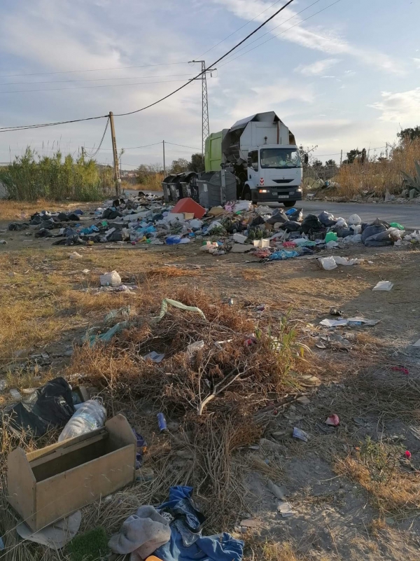 Verdemar Ecologistas en Acción denuncia la &quot;espectacular&quot; acumulación de basura en El Zabal