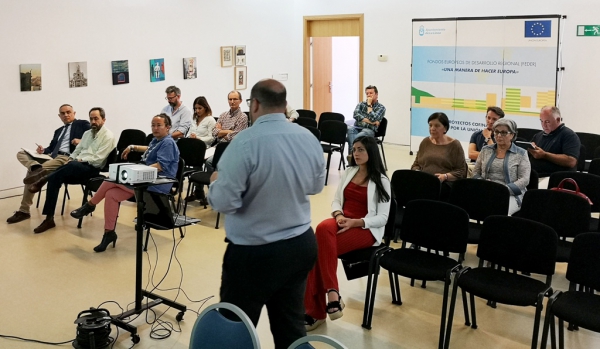 Trabajadores municipales de La Línea reciben formación sobre la gestión de los fondos  para la estrategia DUSI