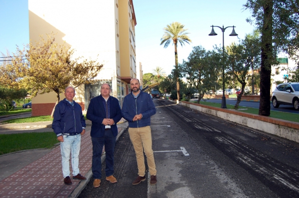 Las avenidas José Chamizo y Tercer Centenario cambian su imagen con el plan de asfaltado