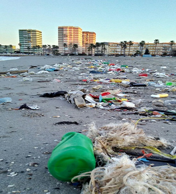 Verdemar Ecologistas en Acción alerta del grave problema de la presencia de plásticos en las playas del Campo de Gibraltar