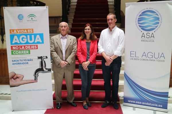 El sector andaluz del agua y la Junta conciencian sobre el uso y consumo responsable de este recurso en Almería