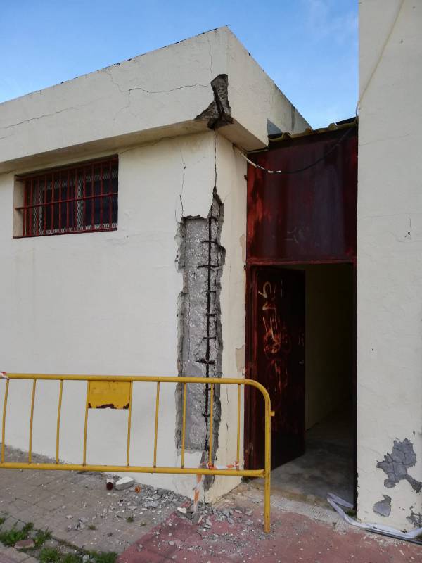 CGT denuncia ante la Inspección de Trabajo y la Agencia Pública  Andaluza de Educación APAE los desperfectos de un aula del IES Wenceslao Benítez de San Fernando