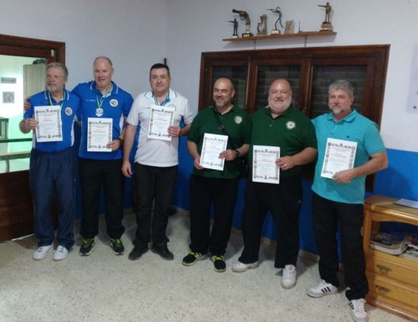 El Club Linense  de Tiro Olímpico recibe la felicitación del delegado municipal de Deportes