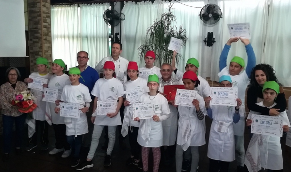 Trece alumnos del colegio San Isidro conocen el mundo de la restauración de la mano del restaurante El Campanario