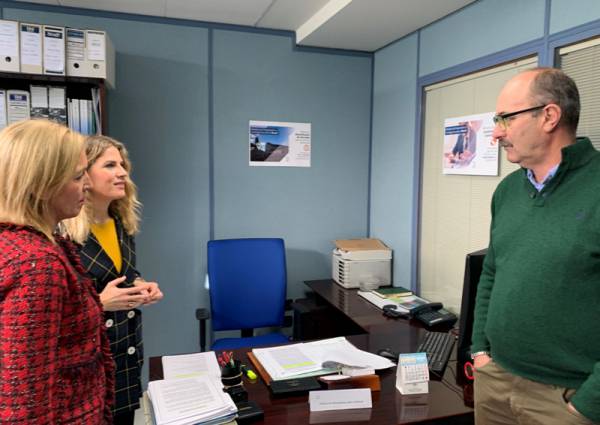 Ana Mestre y Eva Pajares visitan la oficina de información sobre el Brexit habilitada en la Subdelegación