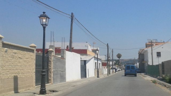 Verdemar Ecologistas en Acción señala la desproporción de la luminaria de alumbrado público en calles de Los Barrios.