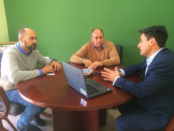 Romero y Alconchel conocen los planes de desarrollo de Orange para implantar fibra óptica en Los Barrios