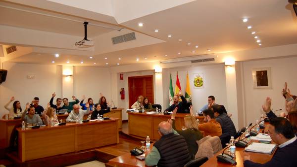 El pleno de Los Barrios aprueba por unanimidad la relación de personas y entidades que serán distinguidas en el acto institucional del Día de Andalucía