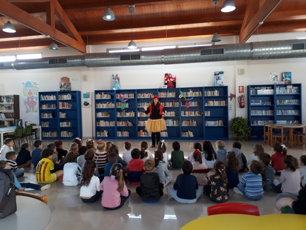 La Biblioteca de Los Barrios celebra con distintas actividades la semana del libro