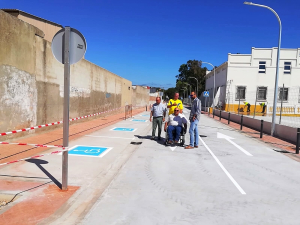 Alconchel y Gómez visitan las obras de reforma del callejón de Las Monjas en Palmones