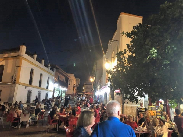 La VI Noche + Larga llena de público el casco urbano de Los Barrios